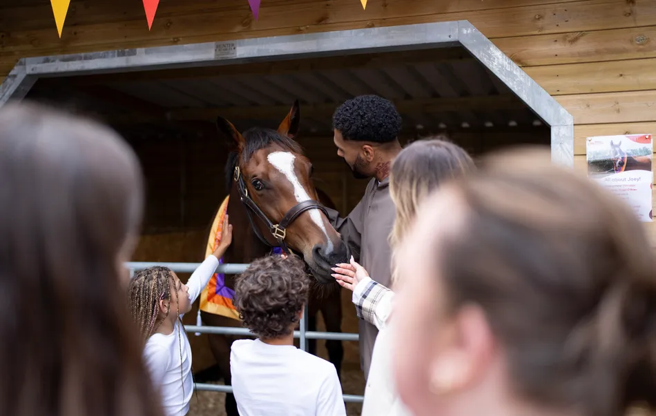 Carrots, cuddles and a baffled vicar - Joey and Jordan Banjo deliver star turns at a London church for National Racehorse Week
