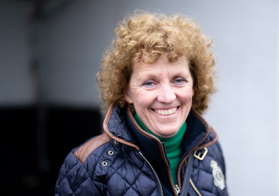 Lucinda Russell warms up for big weekend with magnificent ...
