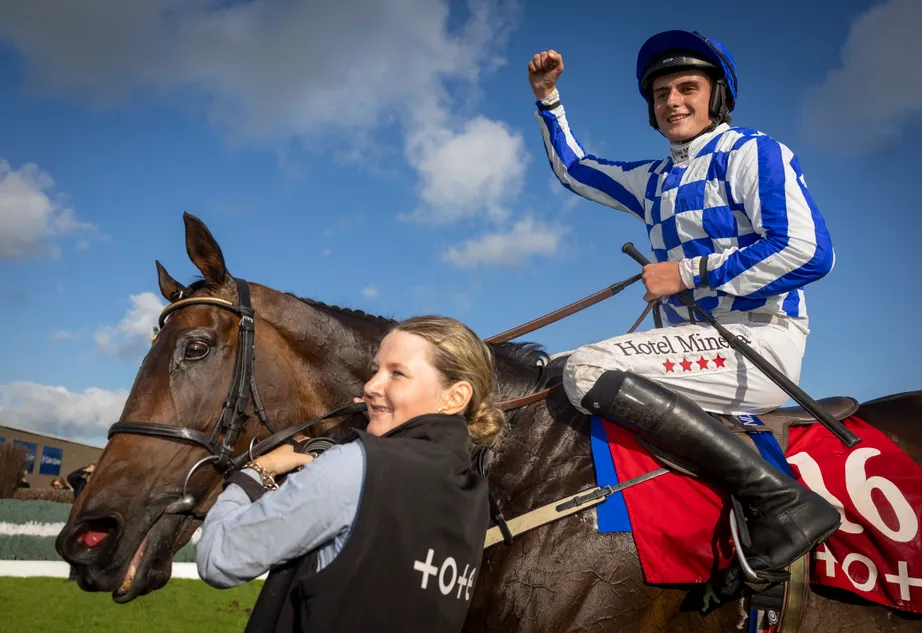 A pair of Kings! Dan King steers 20-1 Willie Mullins' outsider King Alexander to Galway Plate glory