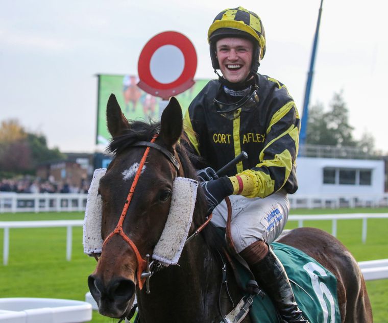 Amateur jump jockey Sam Lee dies aged 27