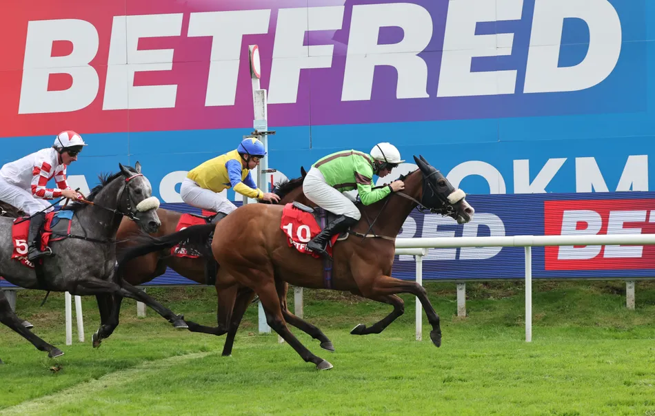 'You never miss that buzz' - Grand National-winning jockey becomes a Leger legend