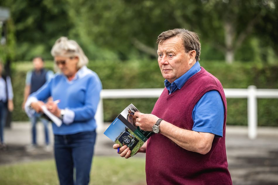nicky henderson net worth